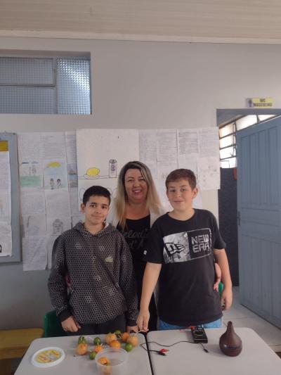 Escola LeocÃ¡dio JosÃ© Correia realizou a Feira de CiÃªncias com os Alunos do 5Âº ano